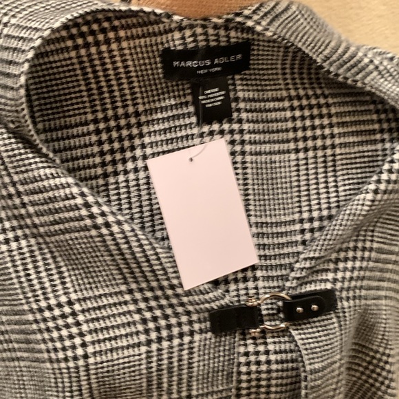 Women's Marcus Adler New York Plaid Poncho with Fringe Detail - Picture 8 of 9